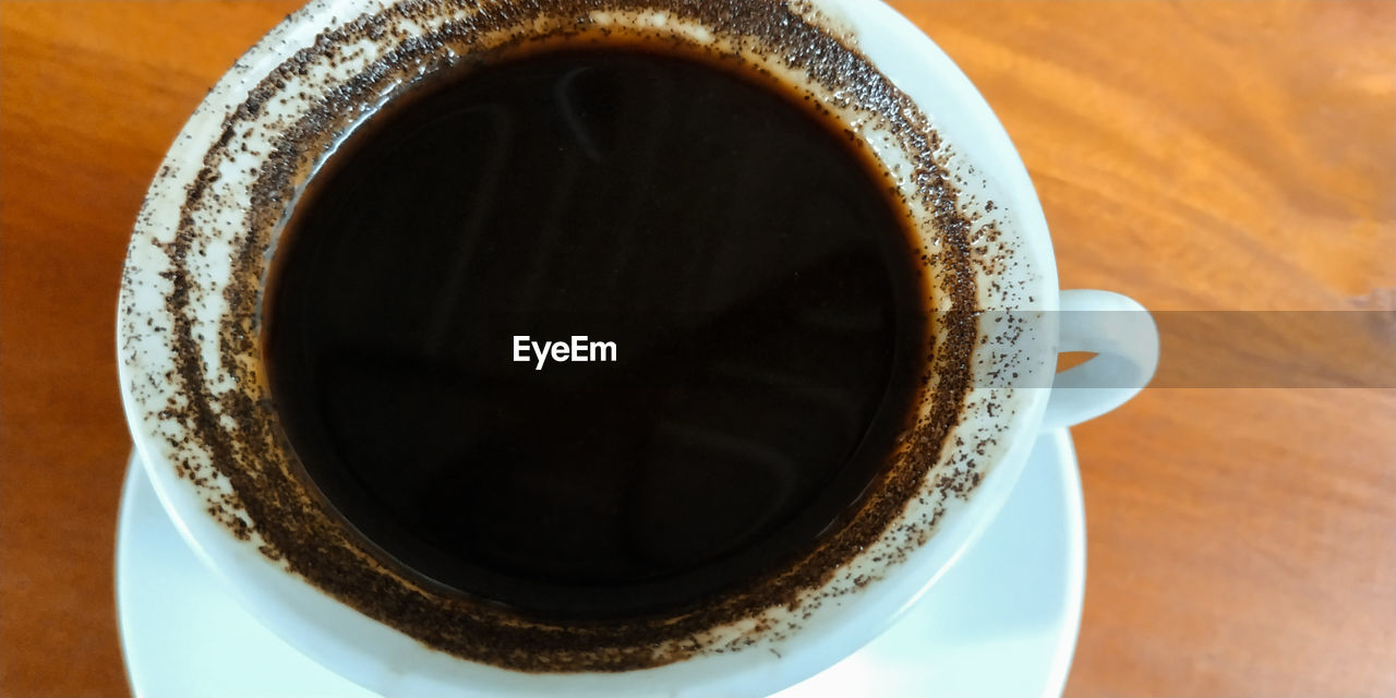 HIGH ANGLE VIEW OF COFFEE IN CUP