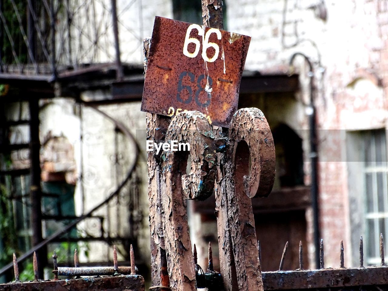 CLOSE-UP OF RUSTY METAL STRUCTURE