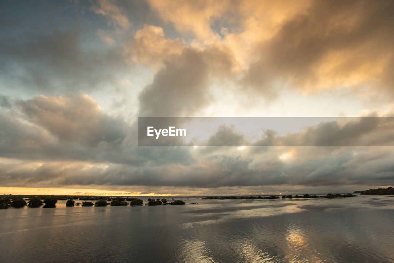 PANORAMIC VIEW OF SEA AGAINST SKY DURING SUNSET