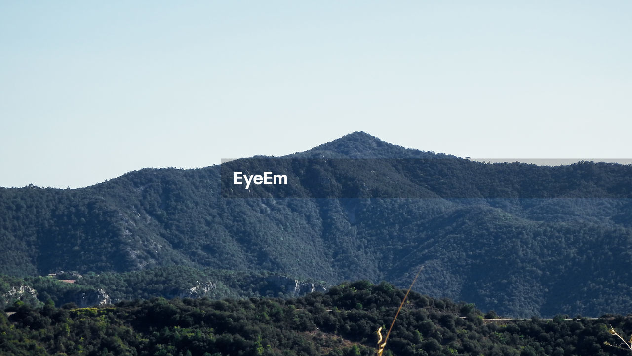 SCENIC VIEW OF LANDSCAPE AND MOUNTAINS AGAINST CLEAR SKY