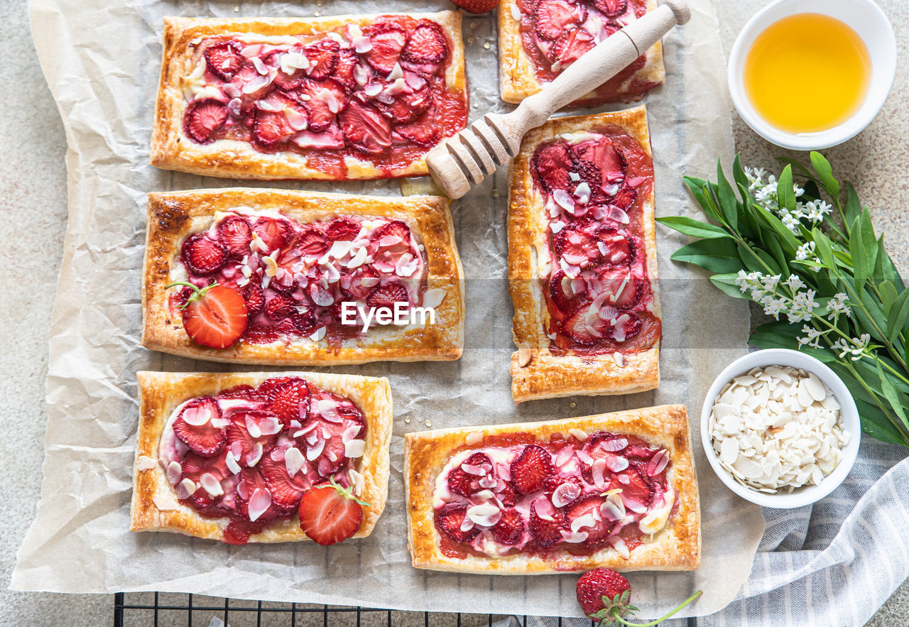 Puff pastry mini pies with strawberry, cream cheese, almond and honey. 