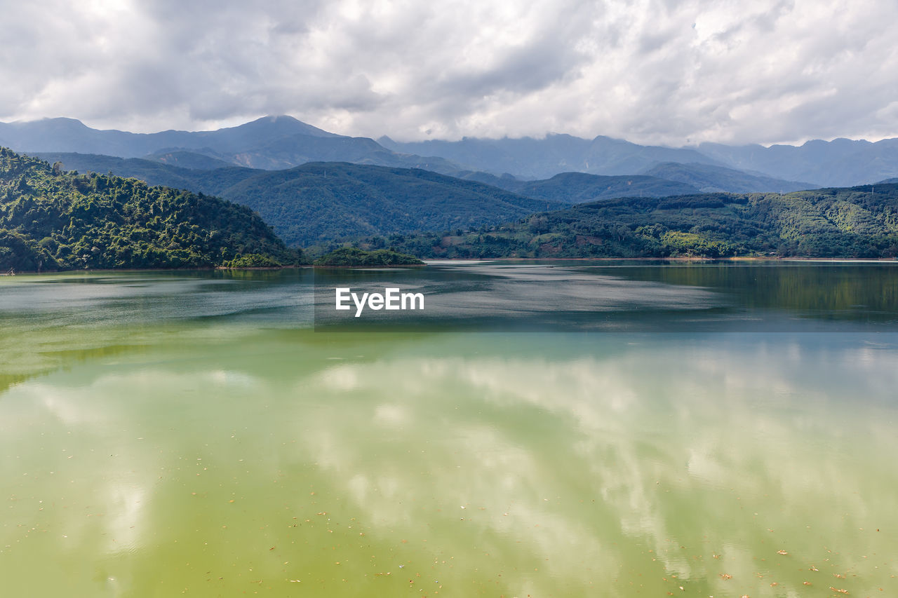 SCENIC VIEW OF LAKE AGAINST MOUNTAINS