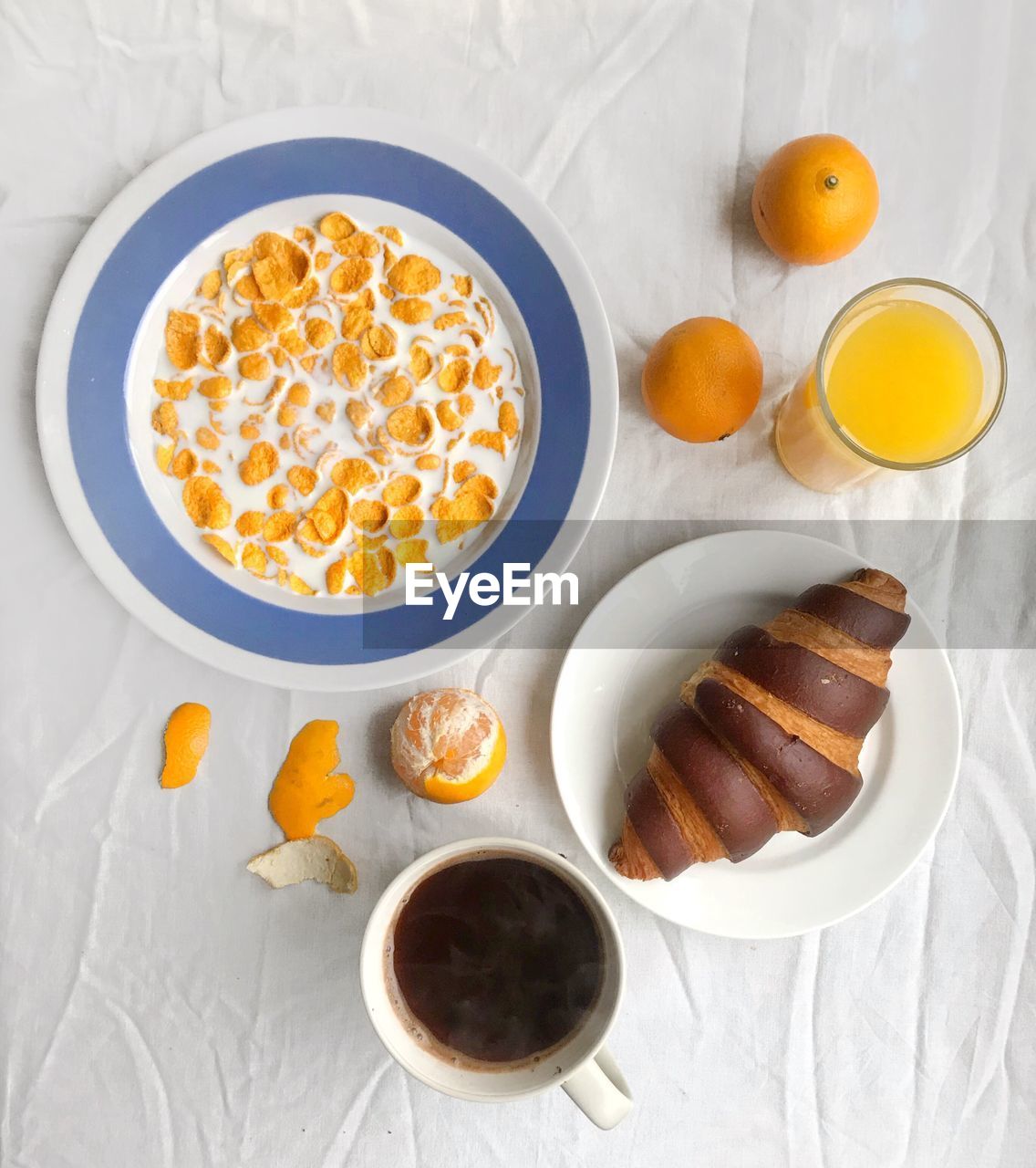 HIGH ANGLE VIEW OF BREAKFAST SERVED IN PLATE