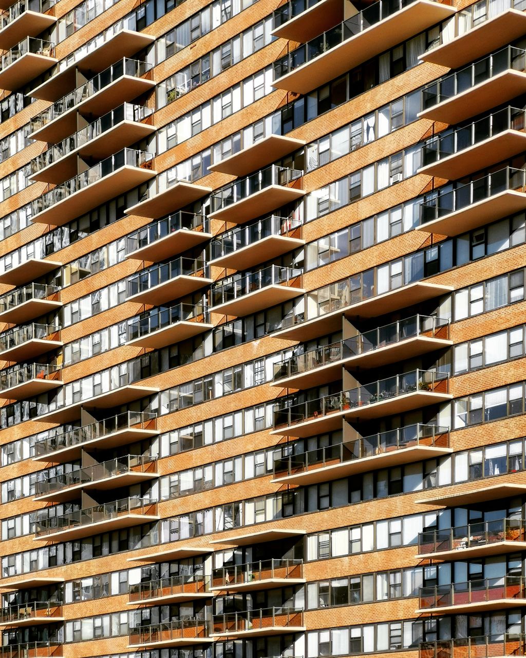 FULL FRAME SHOT OF APARTMENT BUILDING