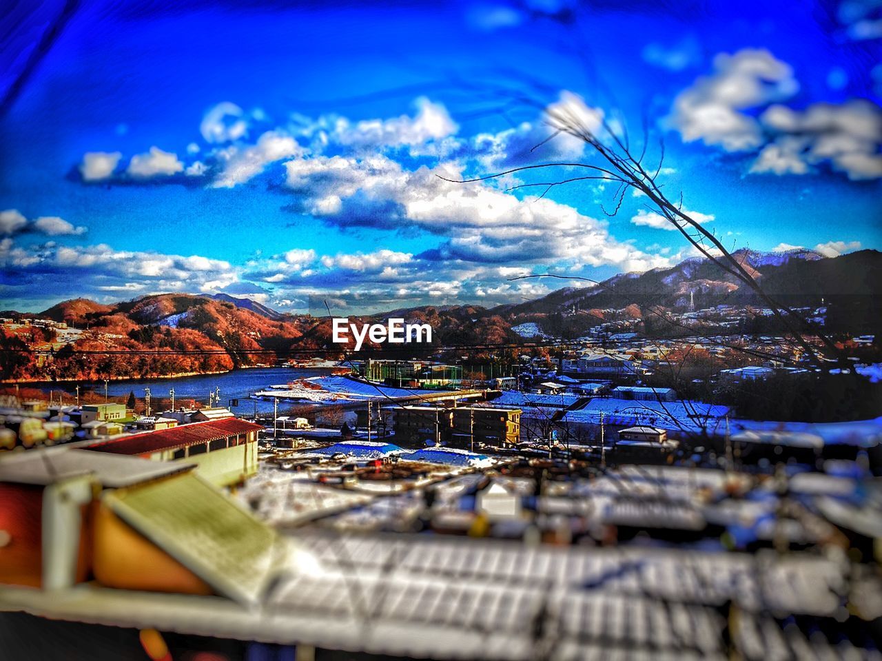 VIEW OF CITYSCAPE AGAINST CLOUDY SKY