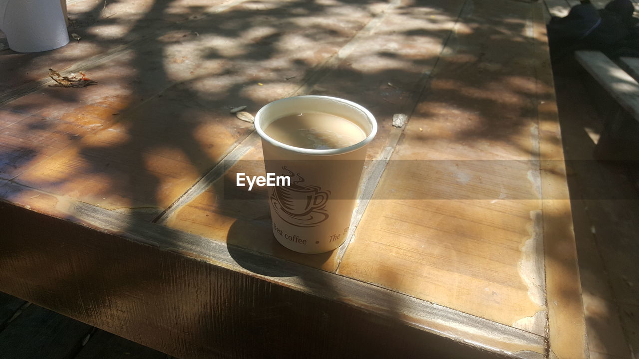 HIGH ANGLE VIEW OF COFFEE ON TABLE AT HOME