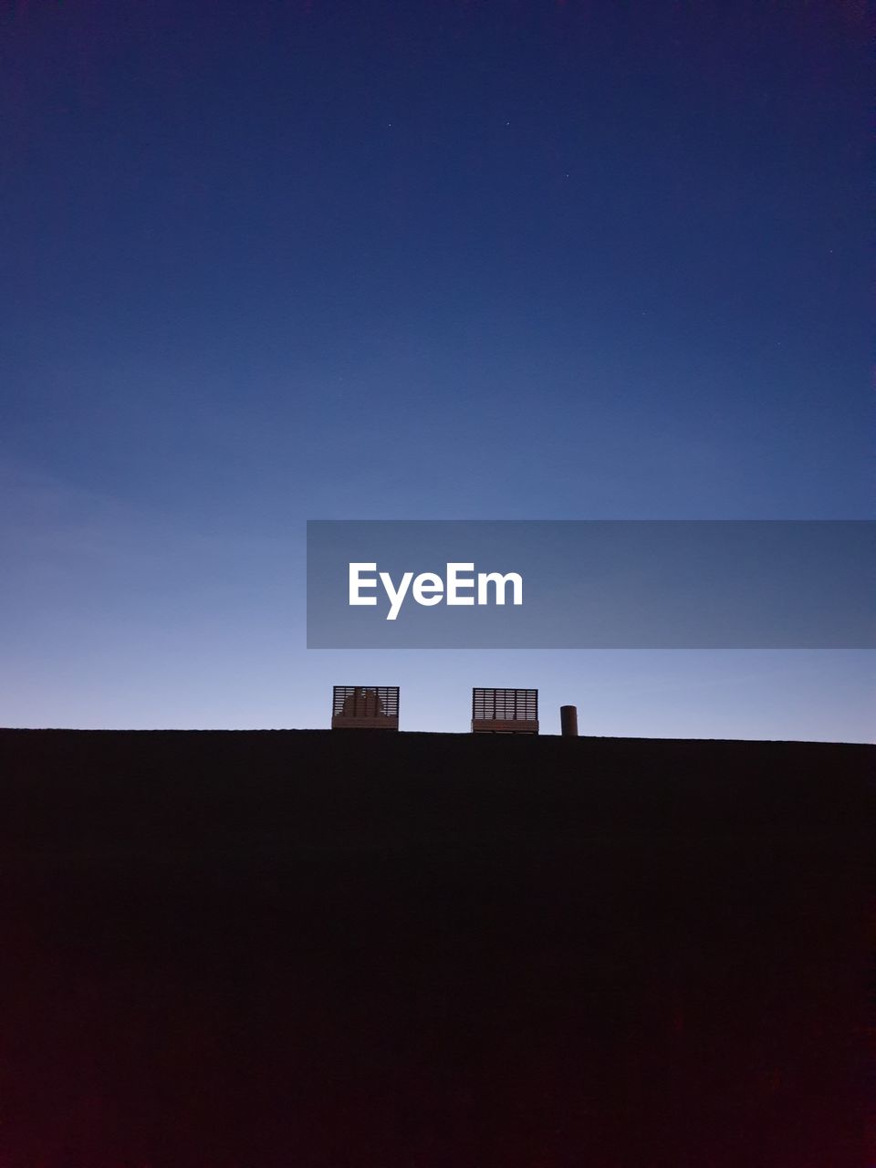 LOW ANGLE VIEW OF SILHOUETTE BUILDINGS AGAINST CLEAR SKY