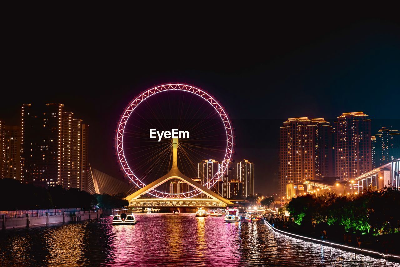 ILLUMINATED FERRIS WHEEL IN CITY