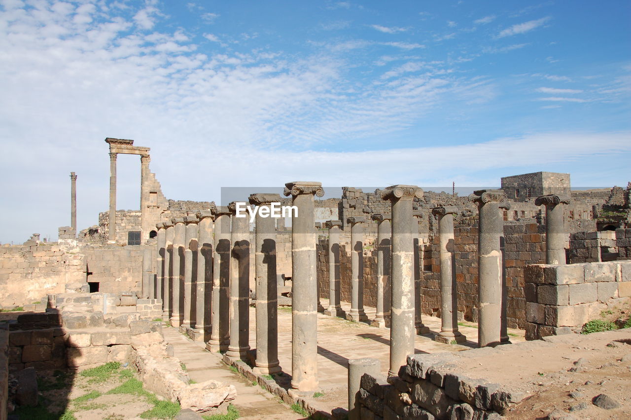 OLD RUINS OF BUILDING