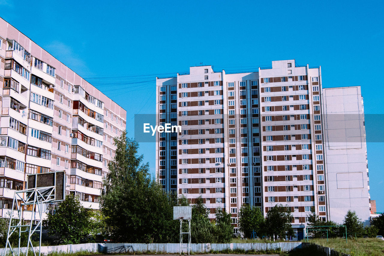 LOW ANGLE VIEW OF RESIDENTIAL BUILDINGS AGAINST SKY