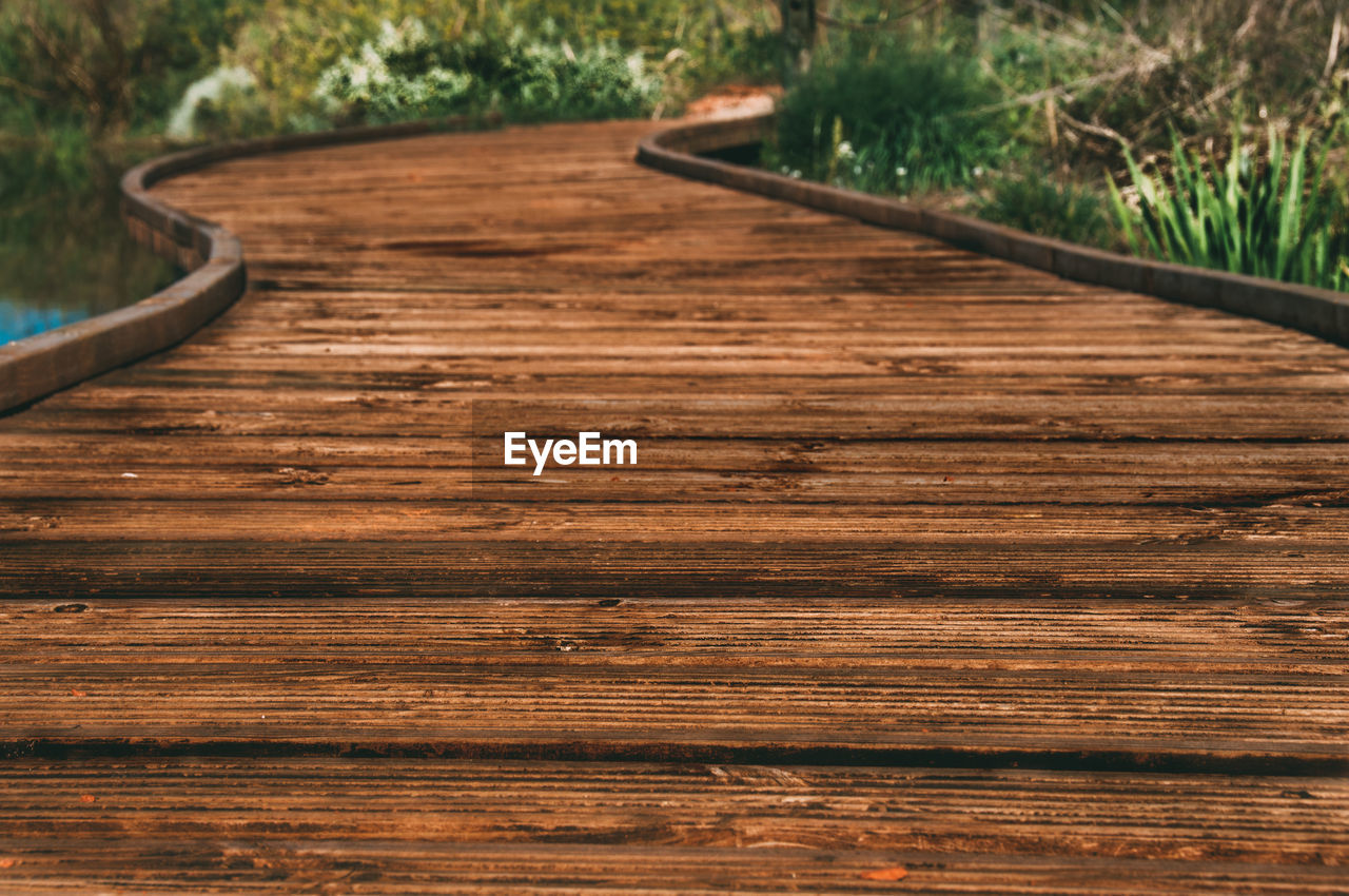 wood, plant, hardwood, nature, no people, flooring, walkway, tree, floor, day, the way forward, footpath, outdoors, boardwalk, wood flooring, wood stain, grass, brown, pattern, soil, outdoor structure, land