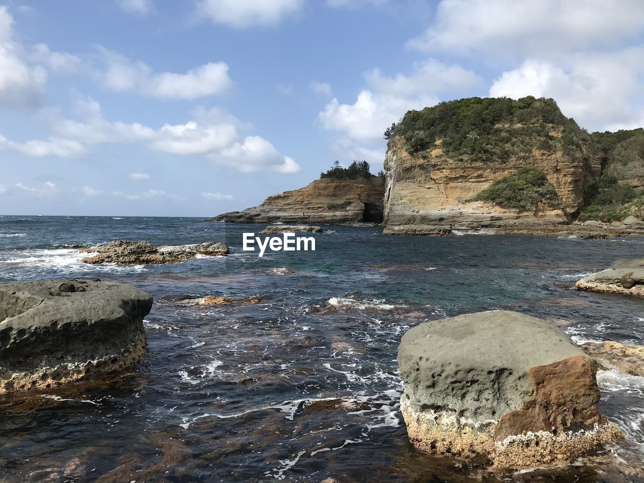 SCENIC VIEW OF ROCKS ON SEA AGAINST SKY