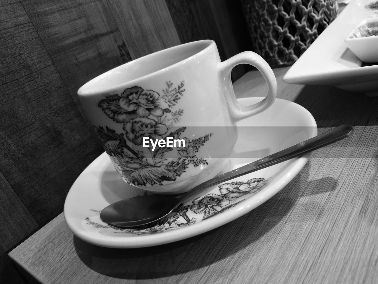 CLOSE-UP OF COFFEE CUP AND TABLE