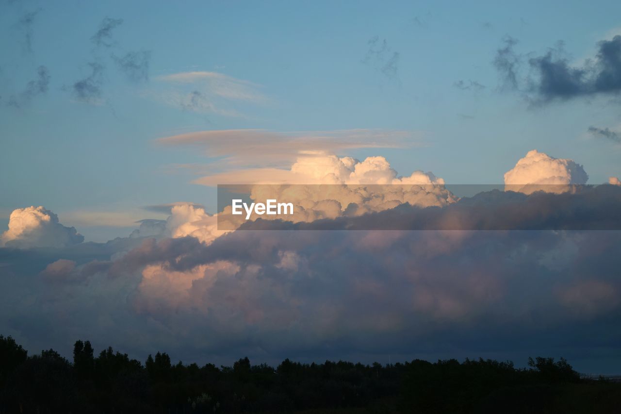 LOW ANGLE VIEW OF SKY AT SUNSET