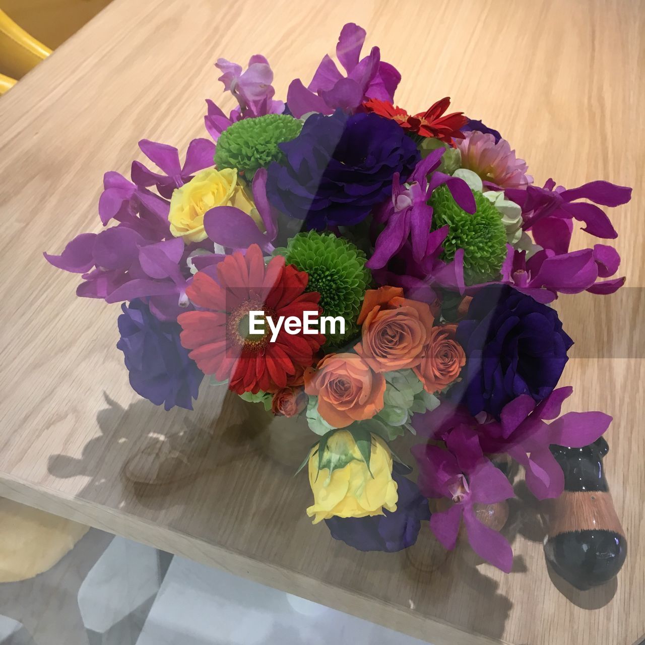 HIGH ANGLE VIEW OF BOUQUET OF FLOWER VASE