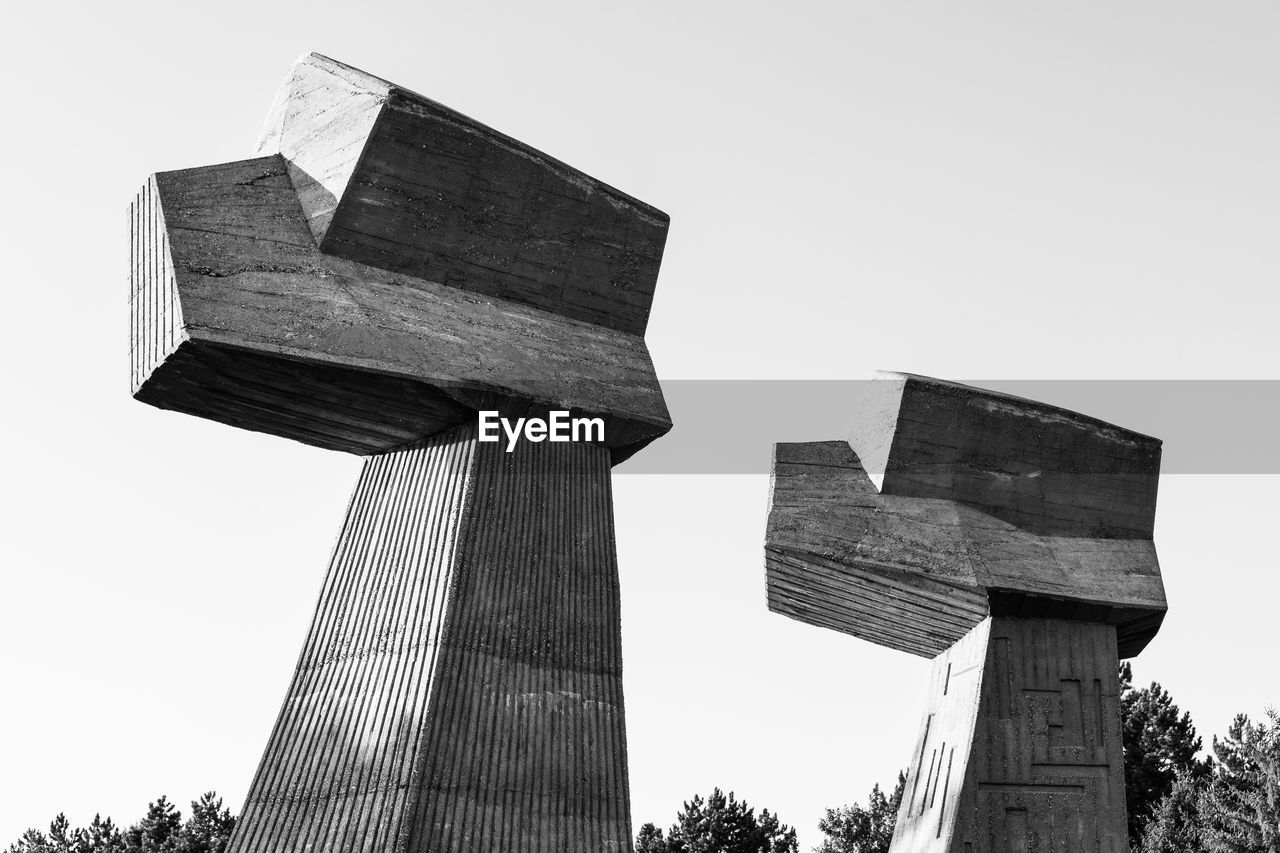 LOW ANGLE VIEW OF MONUMENT