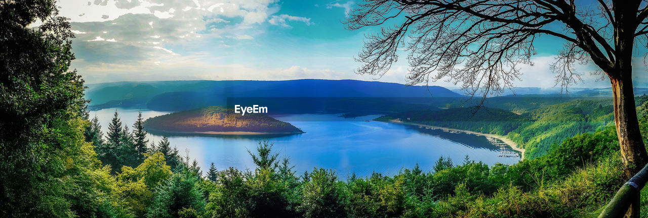 SCENIC VIEW OF LAKE AND TREES AGAINST SKY