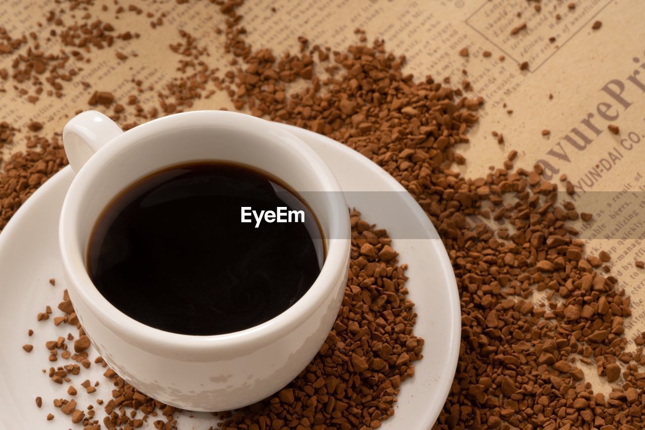 HIGH ANGLE VIEW OF COFFEE CUP WITH BLACK TEA