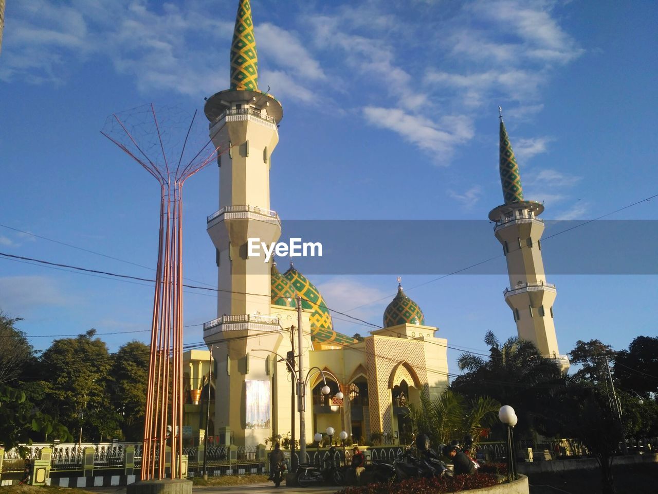 LOW ANGLE VIEW OF CHURCH AGAINST SKY