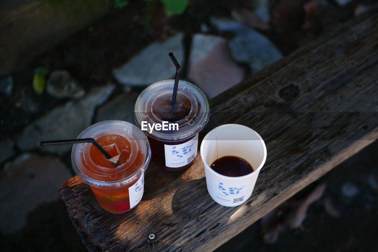 HIGH ANGLE VIEW OF COFFEE WITH TEA CUP ON TABLE