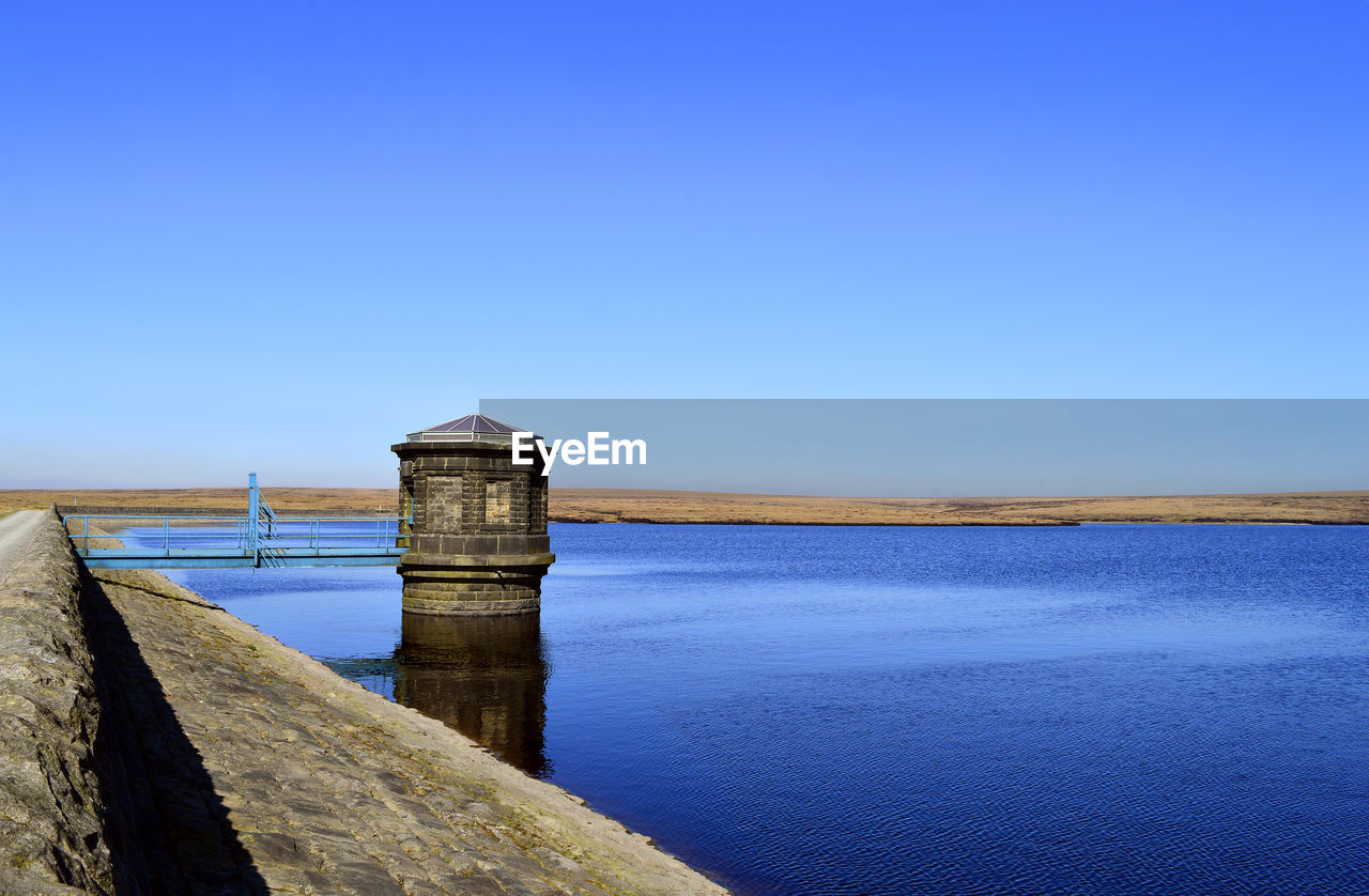 Chew reservoir above the village of greenfield, on saddleworth moor in greater manchester