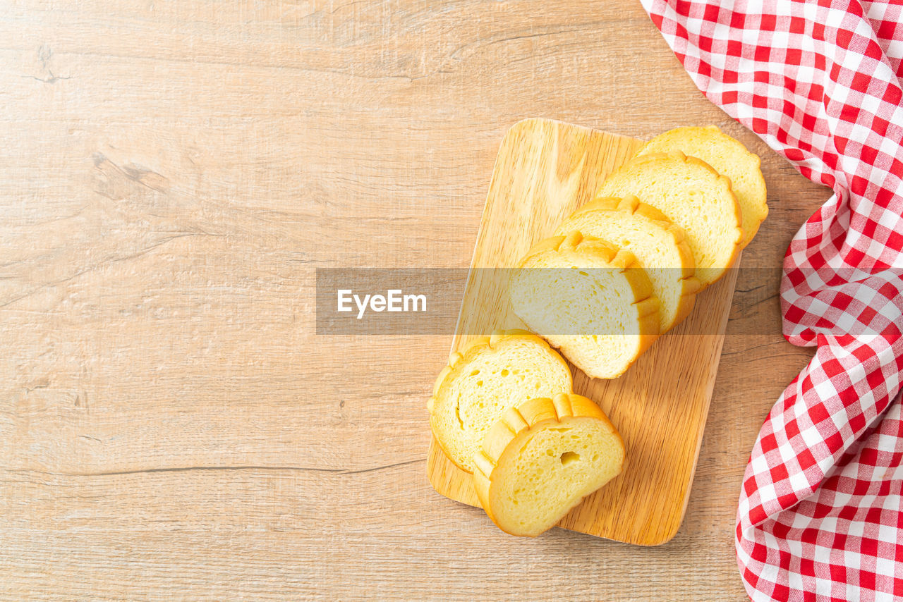 HIGH ANGLE VIEW OF BREAKFAST ON CUTTING BOARD