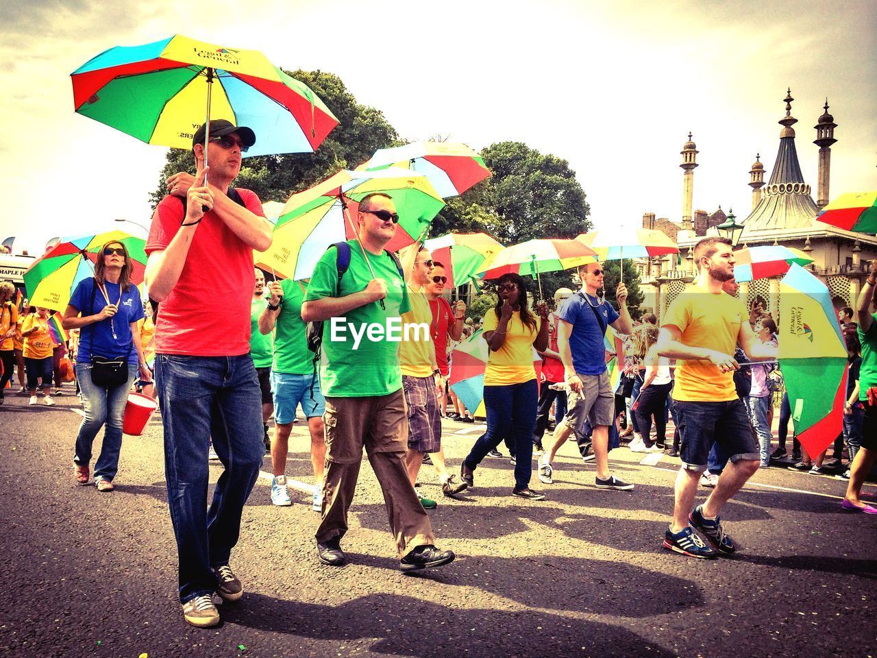PEOPLE IN AMUSEMENT PARK