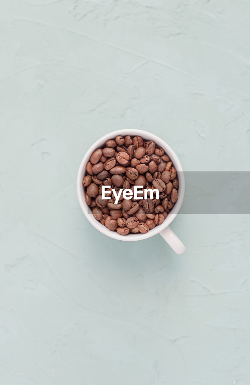 HIGH ANGLE VIEW OF COFFEE BEANS IN BOWL