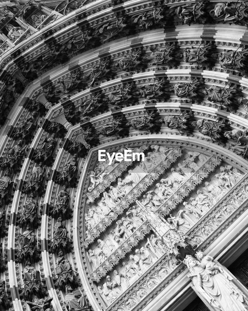 HIGH ANGLE VIEW OF CEILING