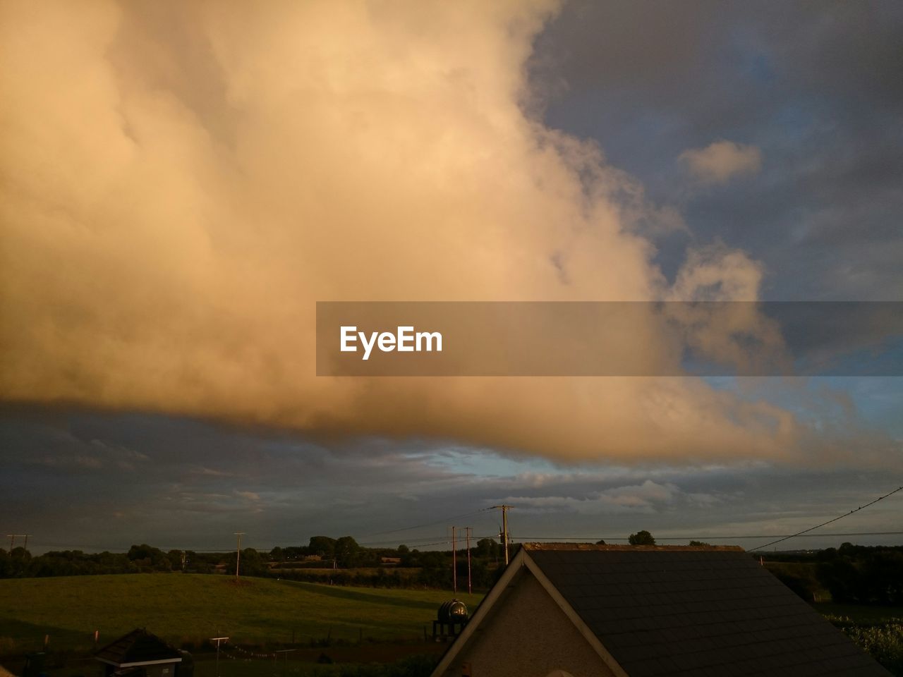 SCENIC VIEW OF LANDSCAPE AGAINST CLOUDY SKY DURING SUNSET