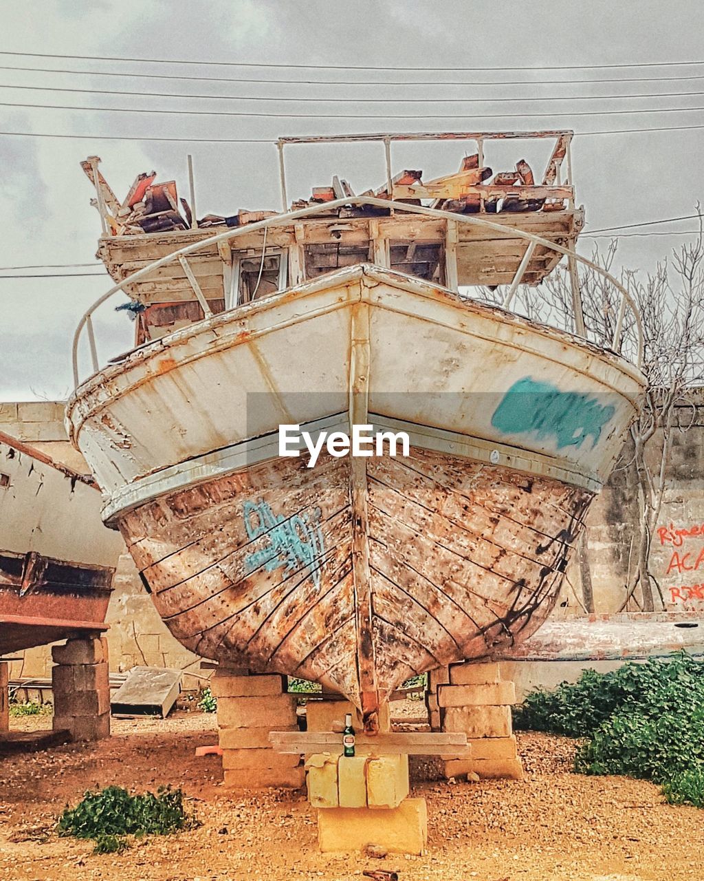 PANORAMIC VIEW OF SHIP ON BOAT