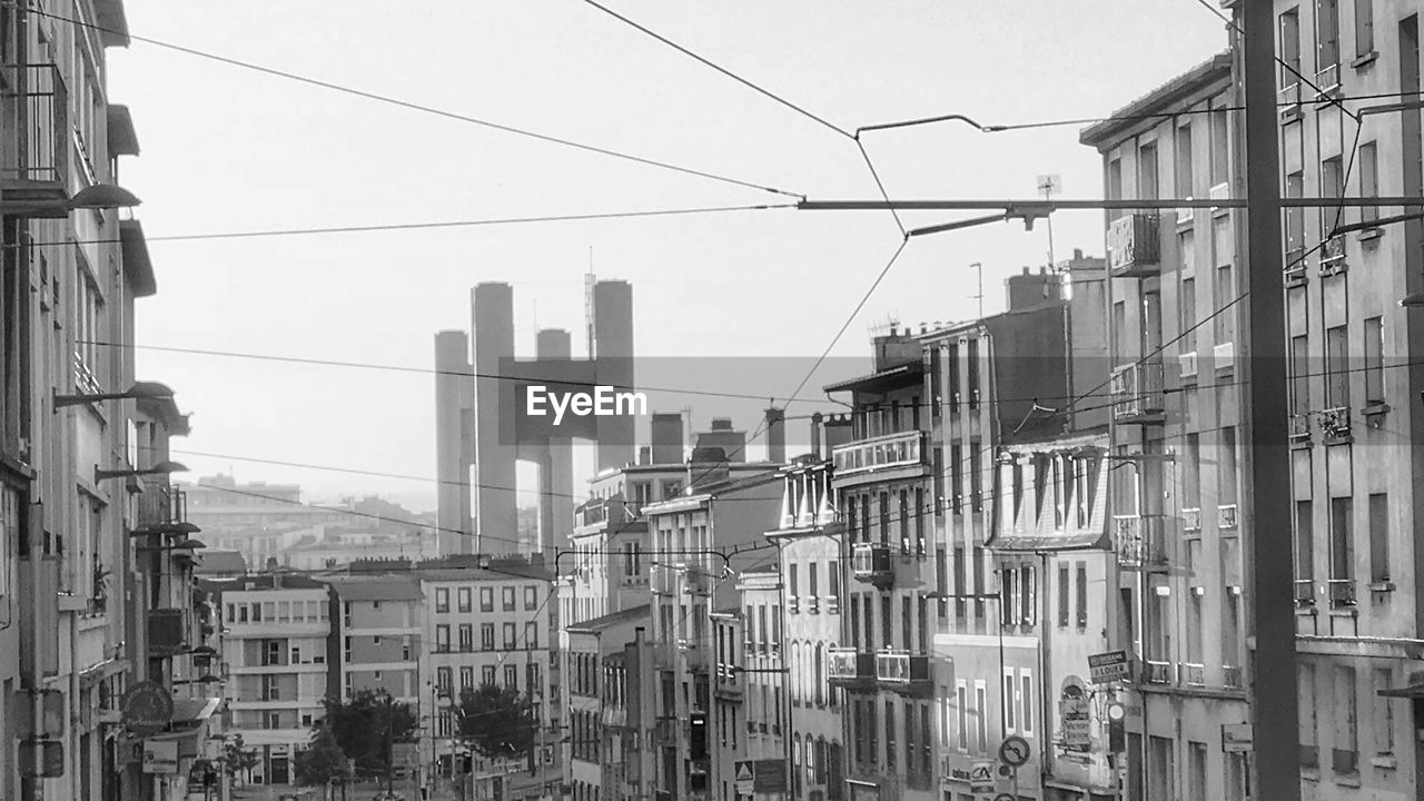 LOW ANGLE VIEW OF BUILDINGS IN CITY