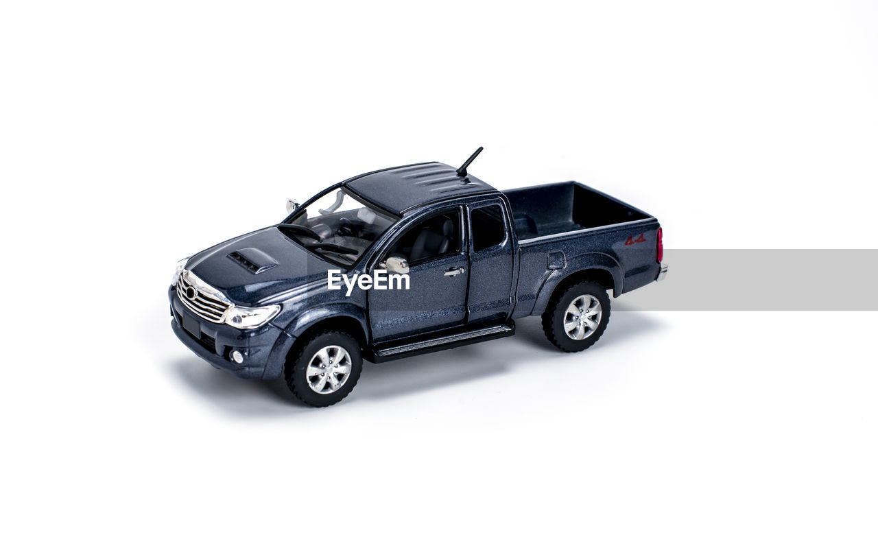 car, vehicle, motor vehicle, mode of transportation, transportation, white background, land vehicle, cut out, automotive exterior, compact sport utility vehicle, model car, studio shot, toy, sport utility vehicle, toy car, indoors, copy space, wheel, black, no people, lap dog