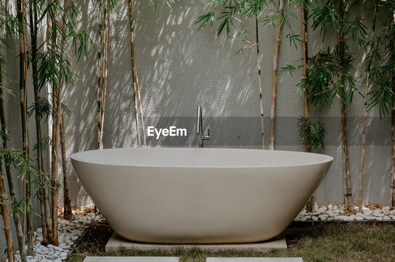 empty bathtub