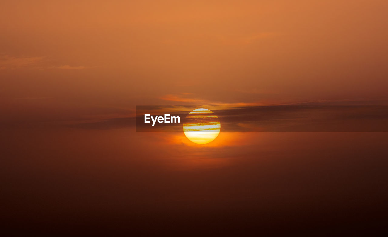 SCENIC VIEW OF SEA AGAINST ORANGE SKY