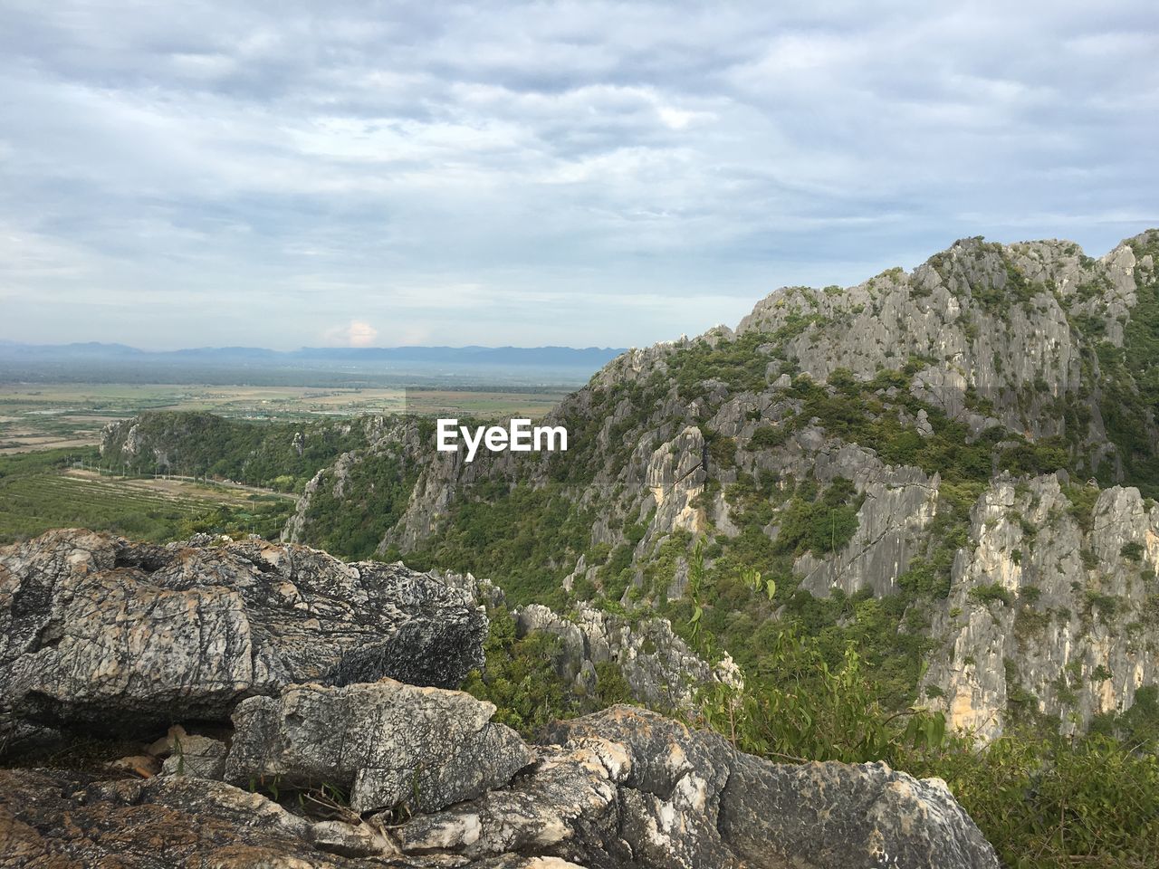 SCENIC VIEW OF ROCKS AGAINST SKY