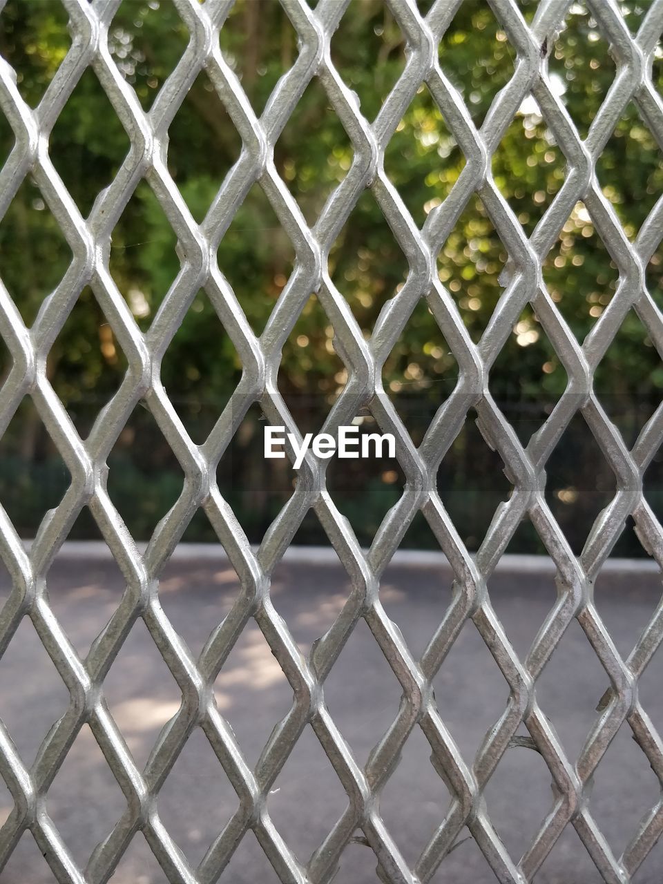 DETAIL SHOT OF CHAINLINK FENCE