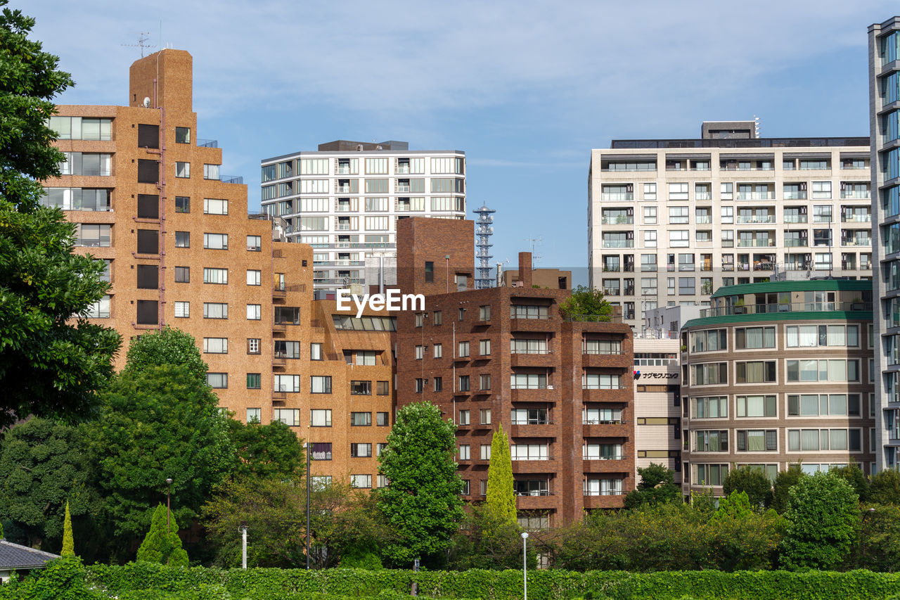 LOW ANGLE VIEW OF RESIDENTIAL BUILDINGS AGAINST SKY