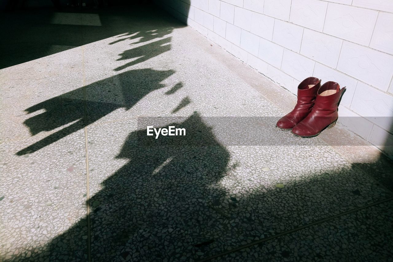 CLOSE-UP OF WOMAN SHADOW ON FLOOR