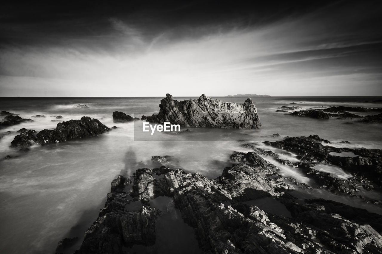 SCENIC VIEW OF SEA WAVES AGAINST SKY