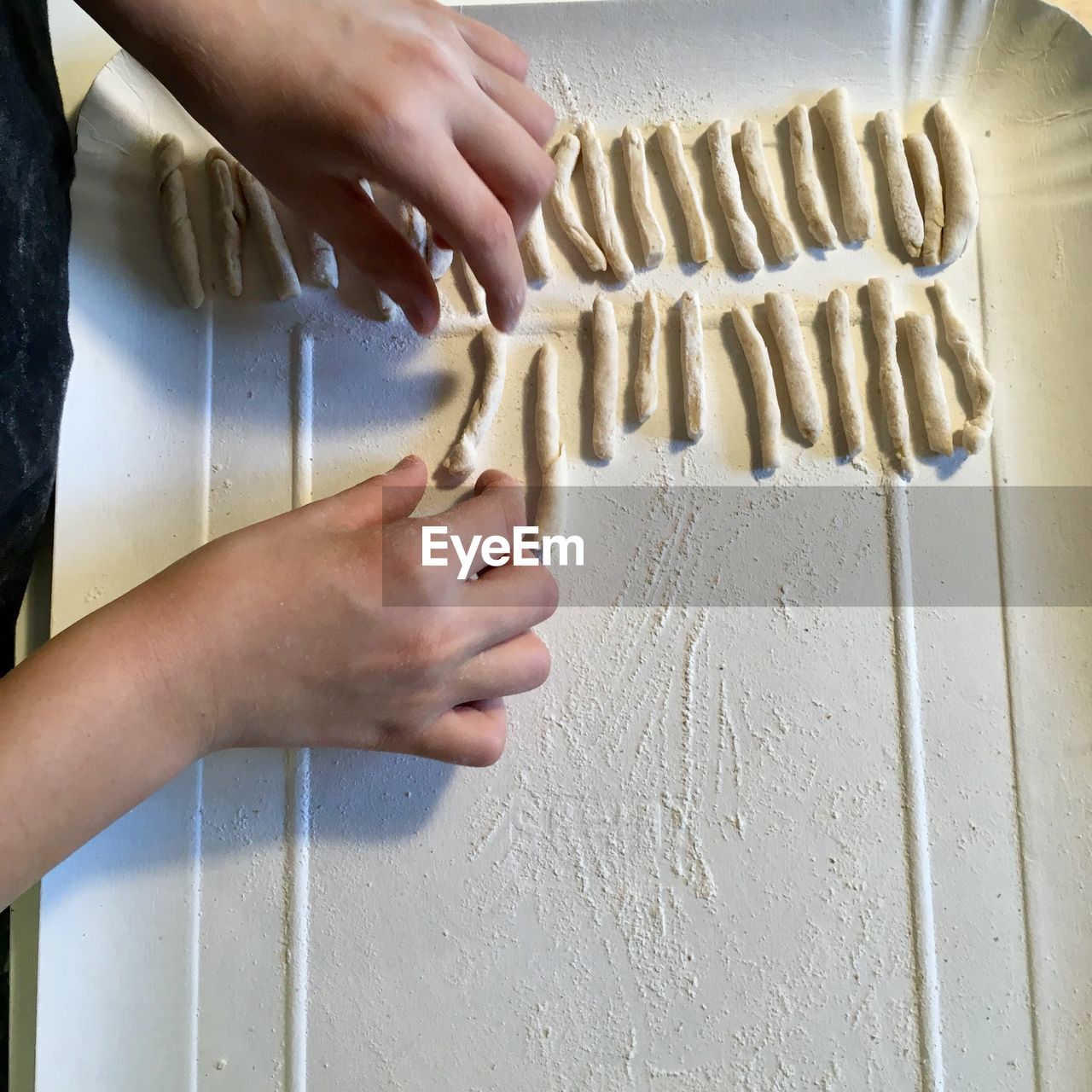 Cropped image of woman hand preparing food on table