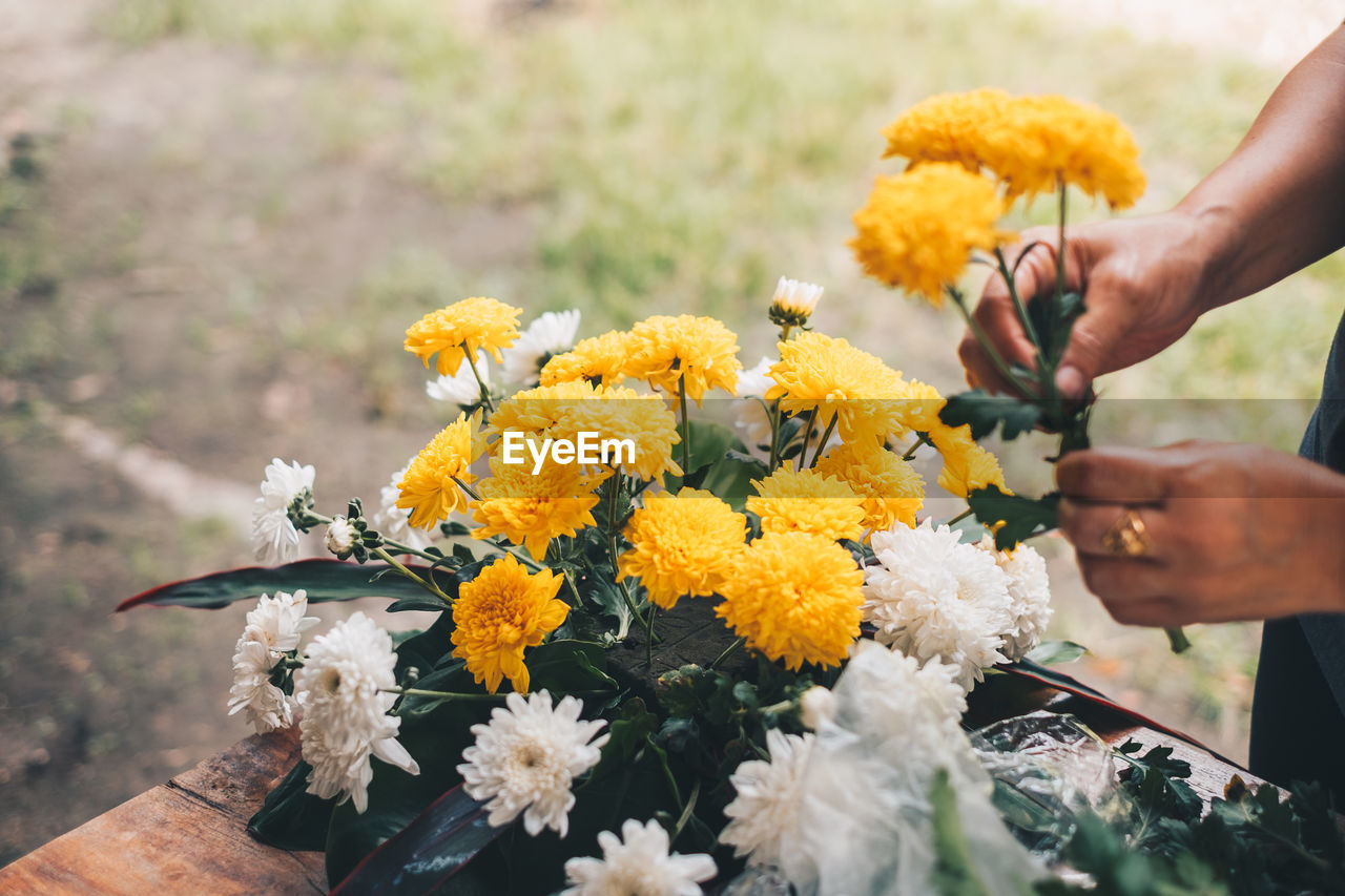 Midsection of woman holding flowers