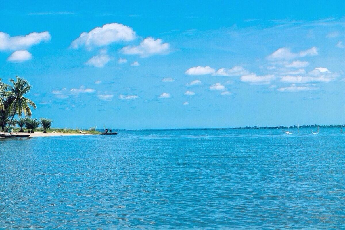 SCENIC VIEW OF SEASCAPE AGAINST CLOUDY SKY