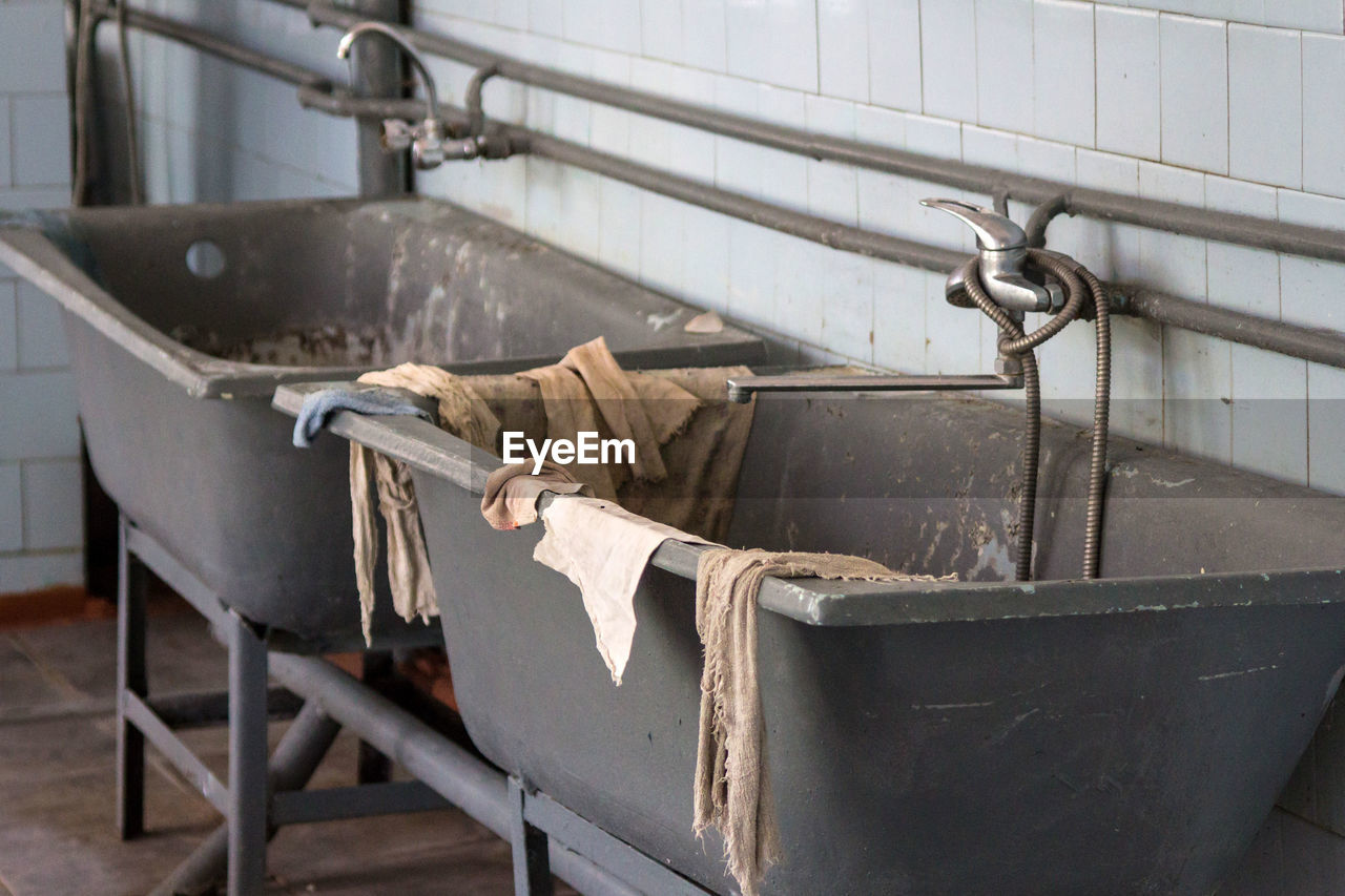 Old sinks in bathroom