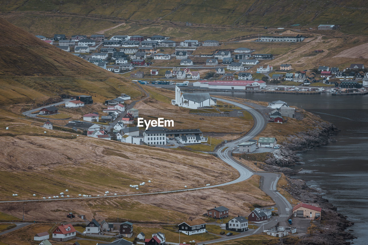 HIGH ANGLE VIEW OF ROAD AGAINST BUILDINGS