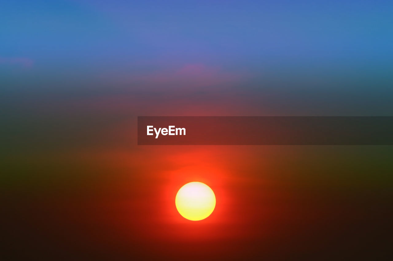 sky, beauty in nature, horizon, sunrise, sun, sunlight, nature, scenics - nature, tranquility, no people, circle, afterglow, geometric shape, orange color, tranquil scene, shape, dramatic sky, dawn, astronomical object, idyllic, environment, outdoors, cloud, backgrounds, red, space, multi colored, natural phenomenon, vibrant color, morning, yellow, copy space, red sky at morning, moon