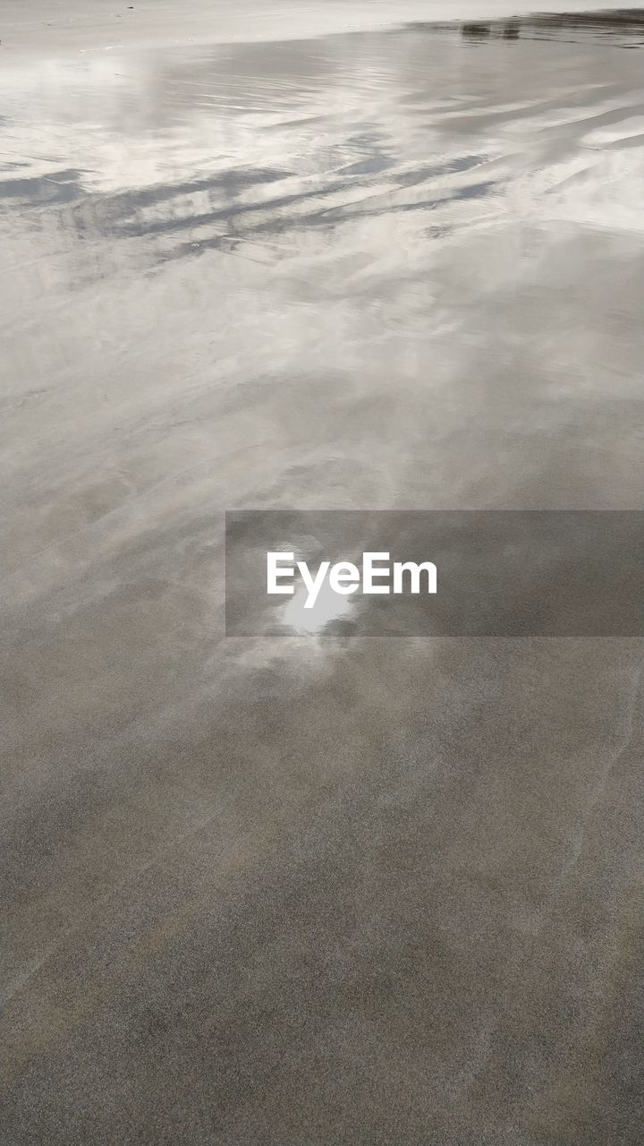 HIGH ANGLE VIEW OF SEA SHORE AGAINST SKY