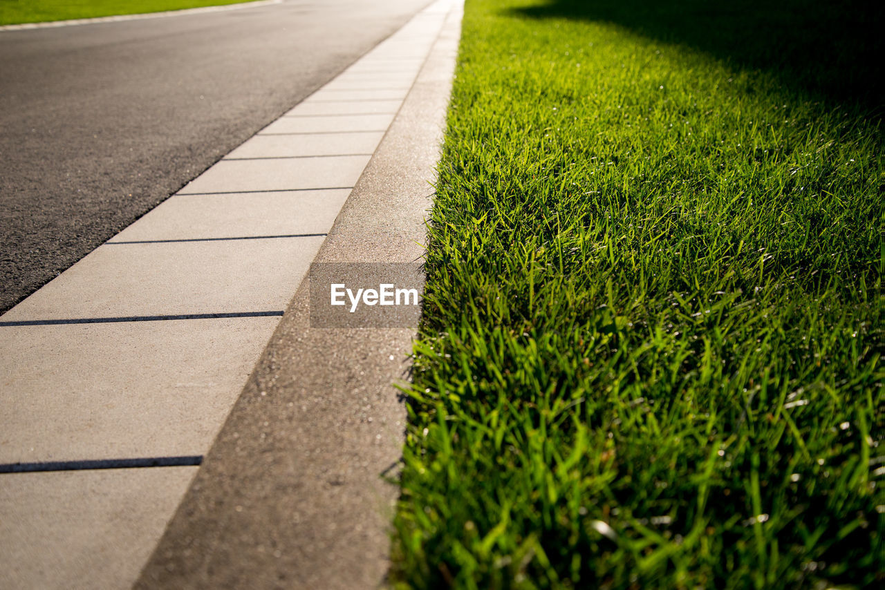 SURFACE LEVEL OF EMPTY ROAD WITH LAWN