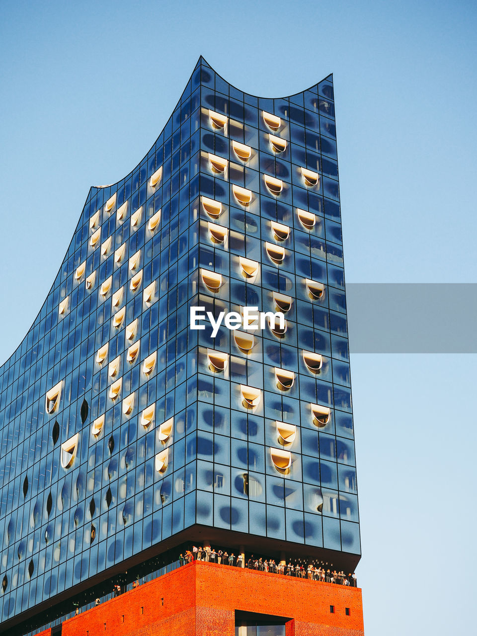 LOW ANGLE VIEW OF ILLUMINATED BUILDING AGAINST SKY