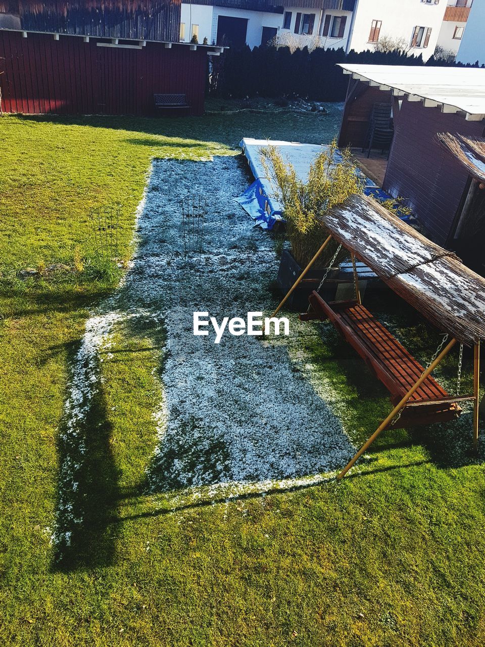 HIGH ANGLE VIEW OF SWIMMING POOL AGAINST BUILDING